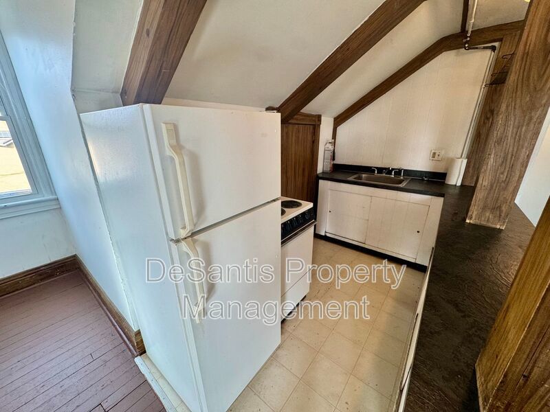 Cozy 1 Bedroom 1 Bathroom in property image