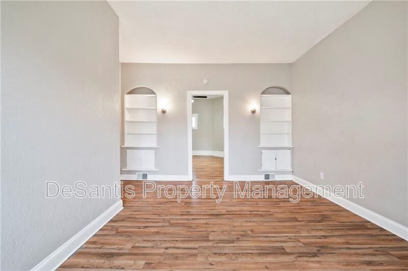 Charming 2-Bedroom Home with Tall Ceilings & Backyard Deck in Coraopolis property image