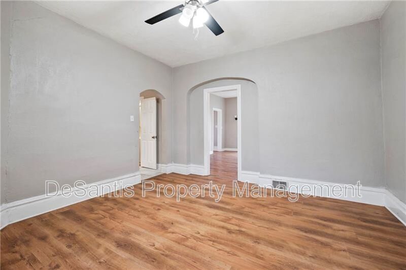 Charming 2-Bedroom Home with Tall Ceilings & Backyard Deck in Coraopolis property image