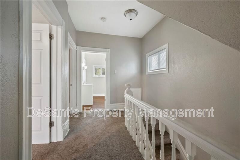 Charming 2-Bedroom Home with Tall Ceilings & Backyard Deck in Coraopolis property image