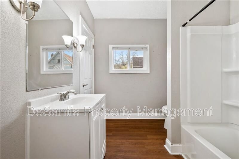 Charming 2-Bedroom Home with Tall Ceilings & Backyard Deck in Coraopolis property image