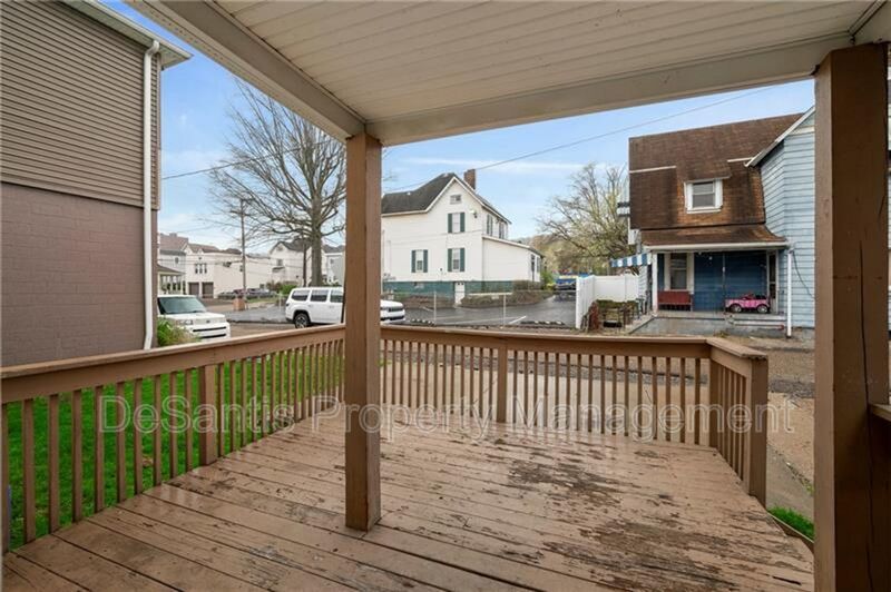 Charming 2-Bedroom Home with Tall Ceilings & Backyard Deck in Coraopolis property image
