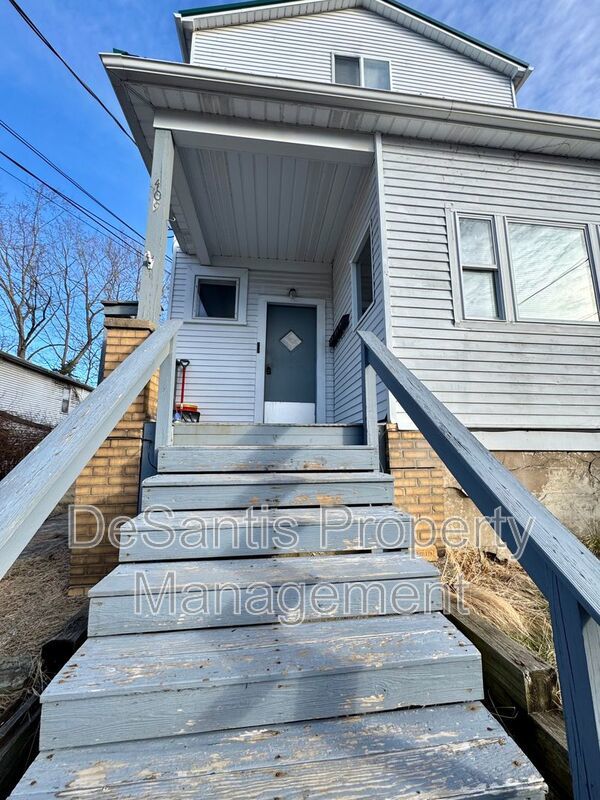 Sun-Filled, Newly Renovated Top-Floor Living Minutes from Oakmont property image