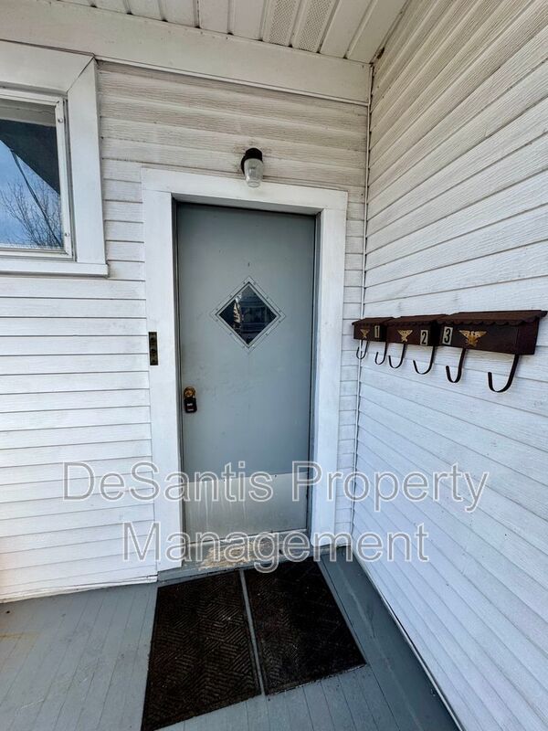 Sun-Filled, Newly Renovated Top-Floor Living Minutes from Oakmont property image