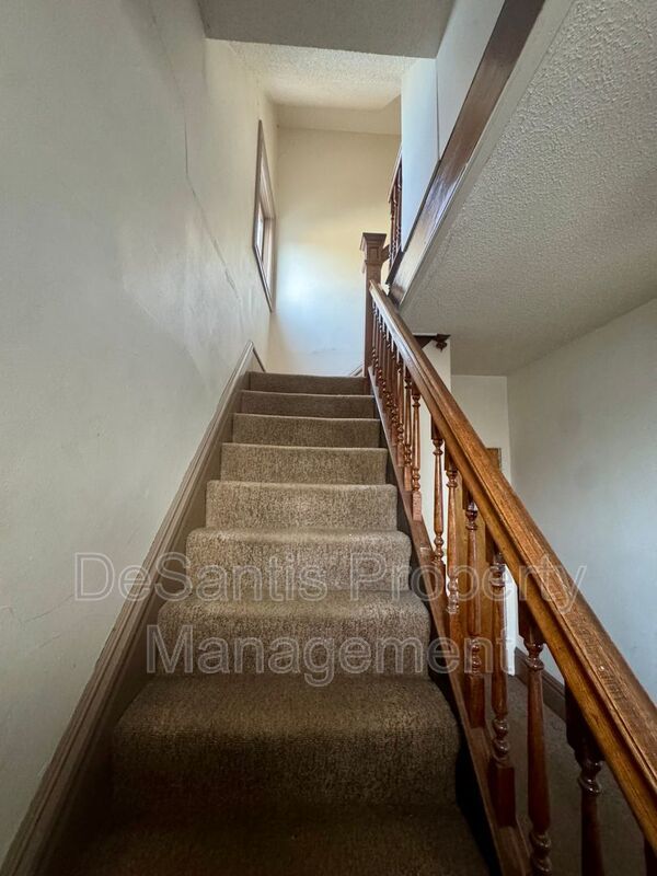 Sun-Filled, Newly Renovated Top-Floor Living Minutes from Oakmont property image