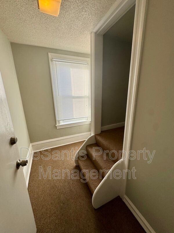 Sun-Filled, Newly Renovated Top-Floor Living Minutes from Oakmont property image