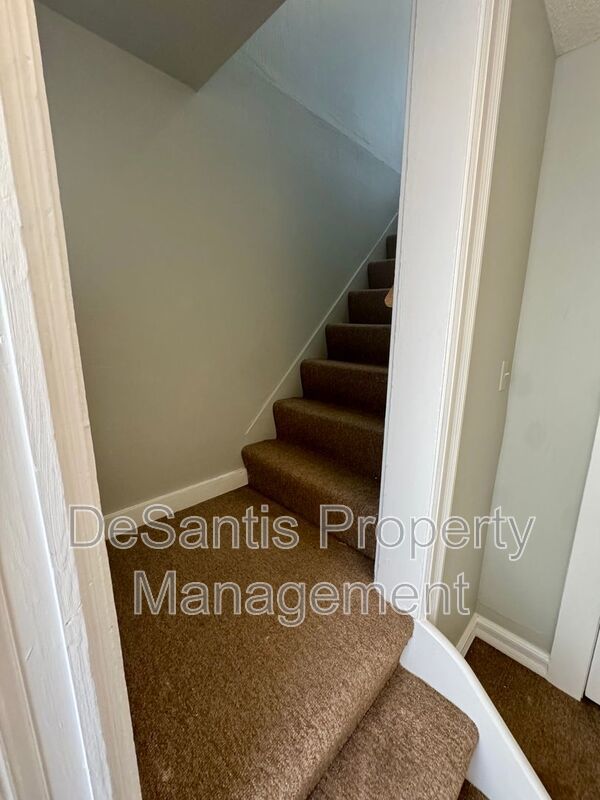 Sun-Filled, Newly Renovated Top-Floor Living Minutes from Oakmont property image