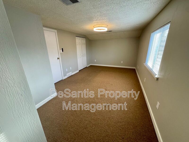 Sun-Filled, Newly Renovated Top-Floor Living Minutes from Oakmont property image