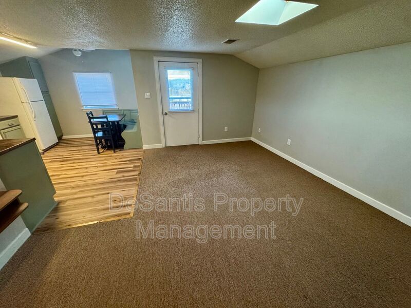 Sun-Filled, Newly Renovated Top-Floor Living Minutes from Oakmont property image