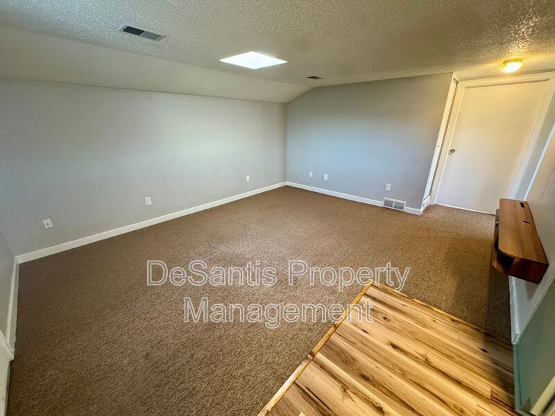 Sun-Filled, Newly Renovated Top-Floor Living Minutes from Oakmont property image