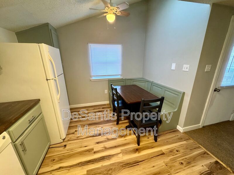 Sun-Filled, Newly Renovated Top-Floor Living Minutes from Oakmont property image