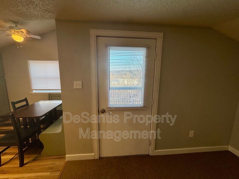 Sun-Filled, Newly Renovated Top-Floor Living Minutes from Oakmont property image