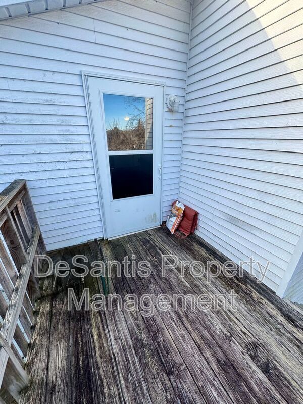 Sun-Filled, Newly Renovated Top-Floor Living Minutes from Oakmont property image