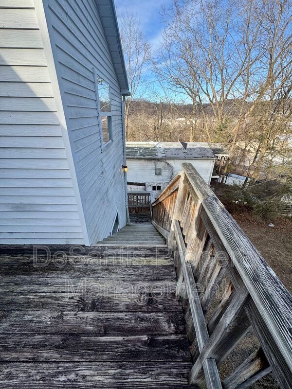 Sun-Filled, Newly Renovated Top-Floor Living Minutes from Oakmont property image