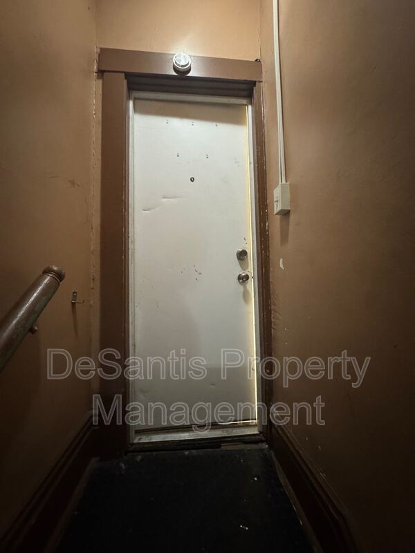 2 Bed 1 Bath- Homestead PA property image