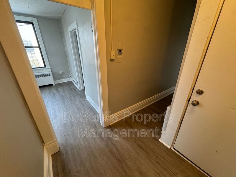 2 Bed 1 Bath- Homestead PA property image