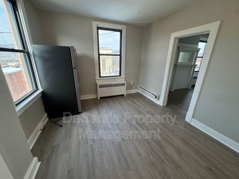 2 Bed 1 Bath- Homestead PA property image