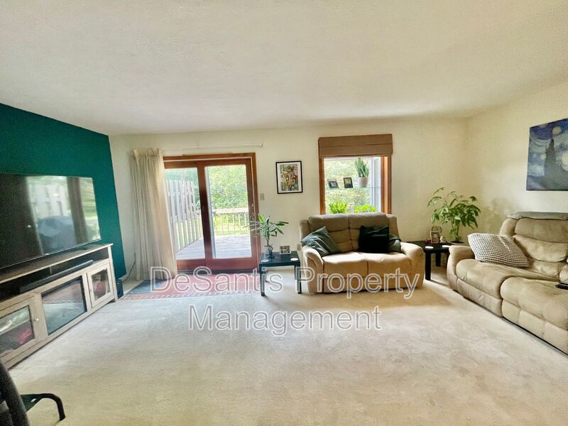 Charming and Spacious 3-Bedroom Home for Rent in Coraopolis property image