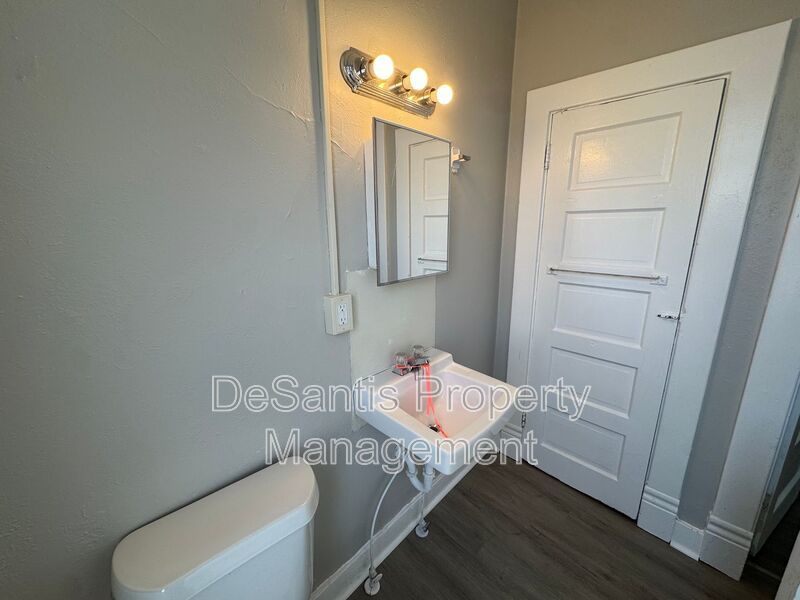 2 Bed 1 Bath- Homestead PA property image