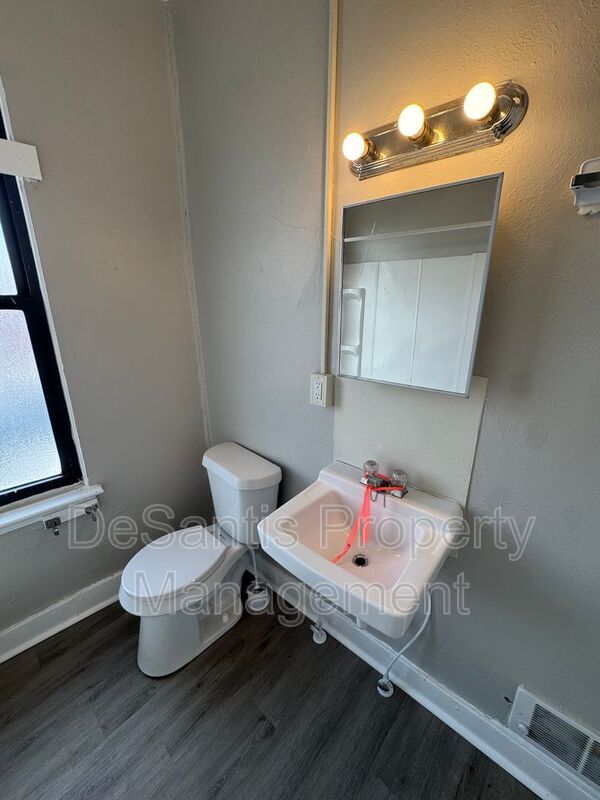 2 Bed 1 Bath- Homestead PA property image