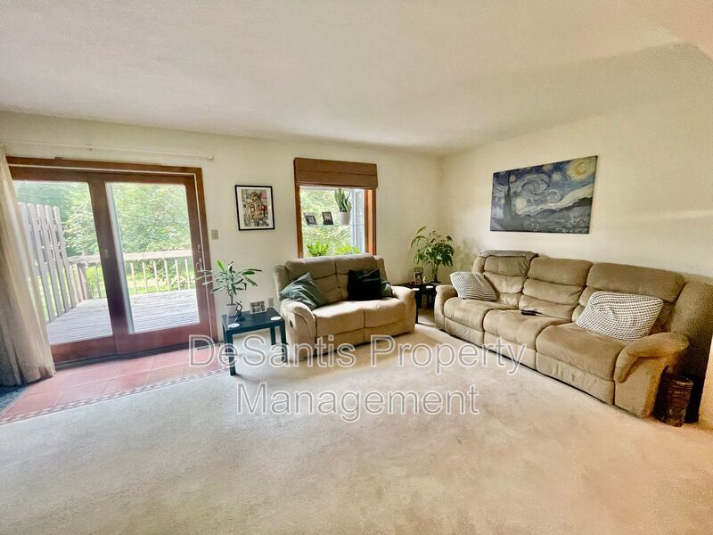 Charming and Spacious 3-Bedroom Home for Rent in Coraopolis property image