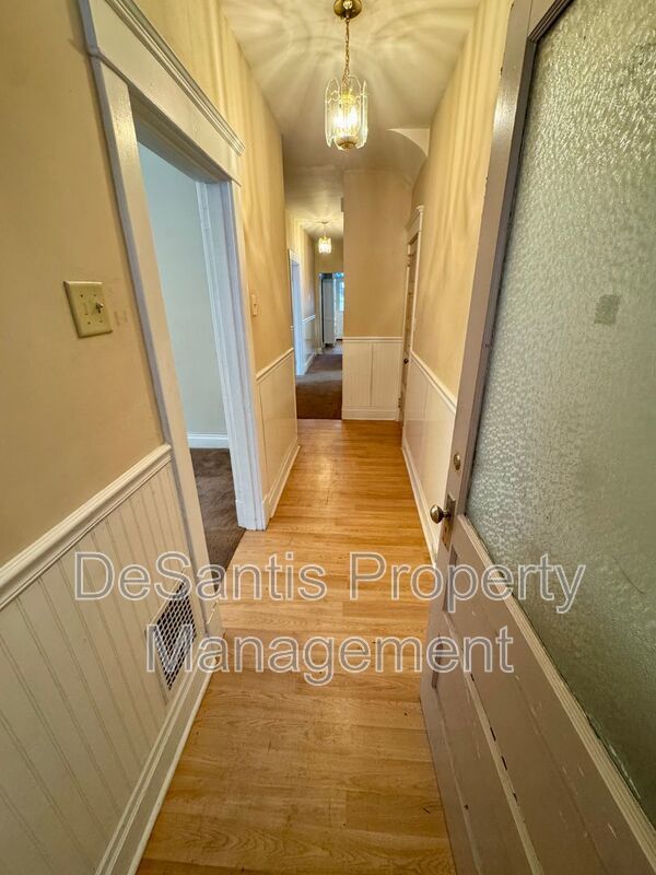 Spacious 2 Bedroom 1 Bathroom In Garfield! property image