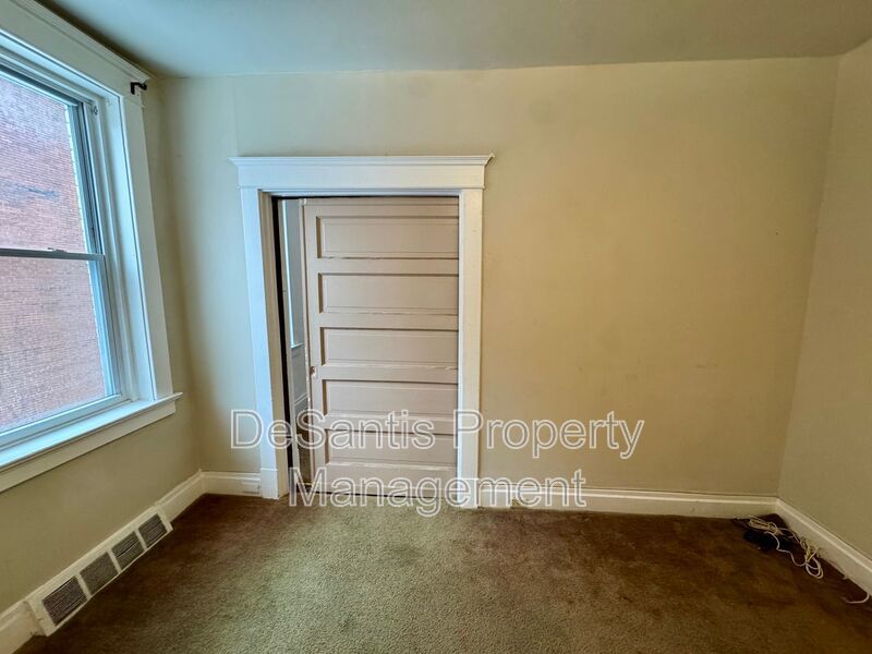 Spacious 2 Bedroom 1 Bathroom In Garfield! property image