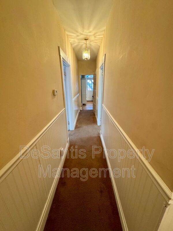 Spacious 2 Bedroom 1 Bathroom In Garfield! property image