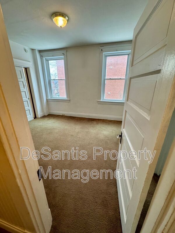 Spacious 2 Bedroom 1 Bathroom In Garfield! property image