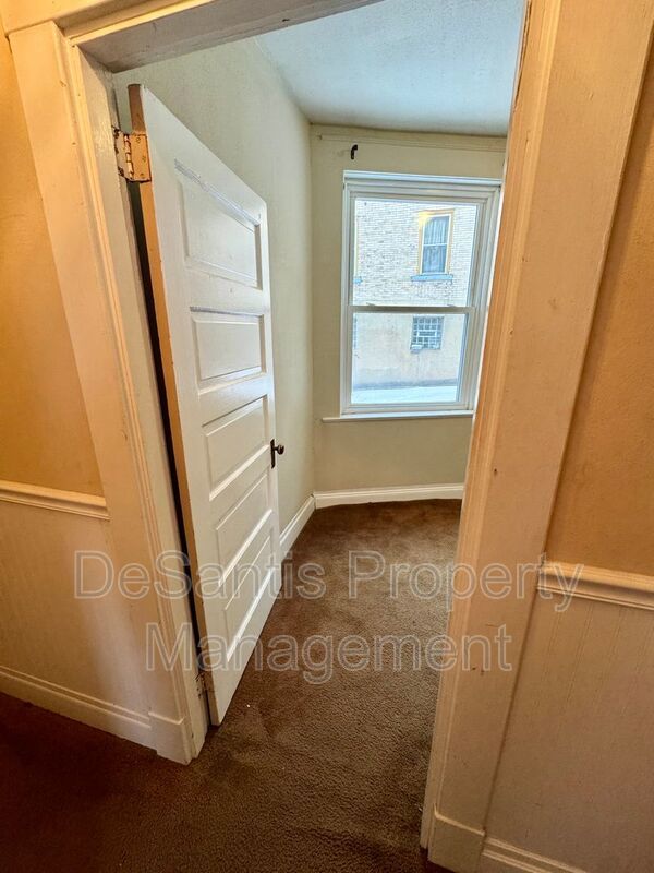 Spacious 2 Bedroom 1 Bathroom In Garfield! property image