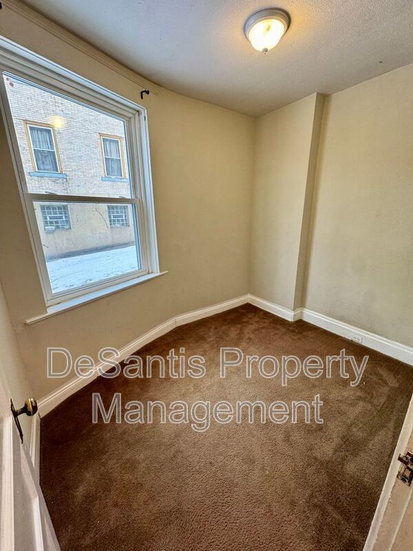 Spacious 2 Bedroom 1 Bathroom In Garfield! property image