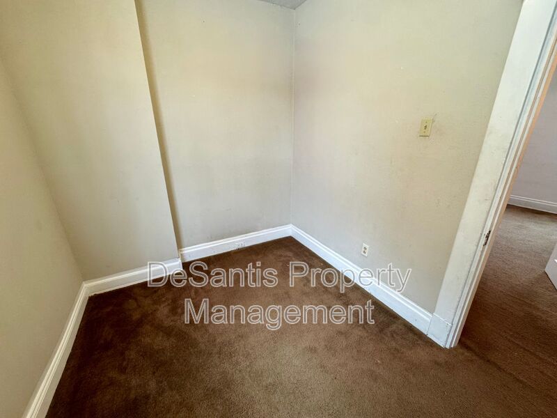 Spacious 2 Bedroom 1 Bathroom In Garfield! property image
