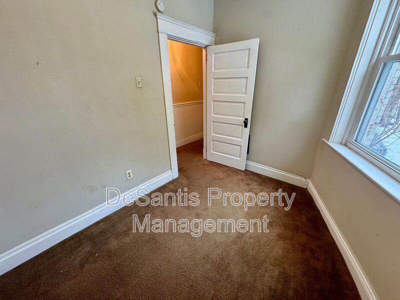 Spacious 2 Bedroom 1 Bathroom In Garfield! property image