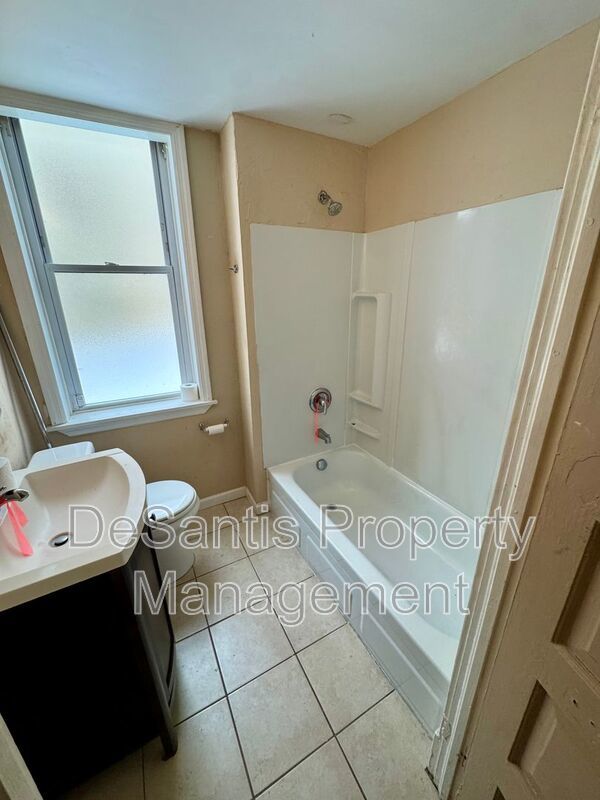 Spacious 2 Bedroom 1 Bathroom In Garfield! property image