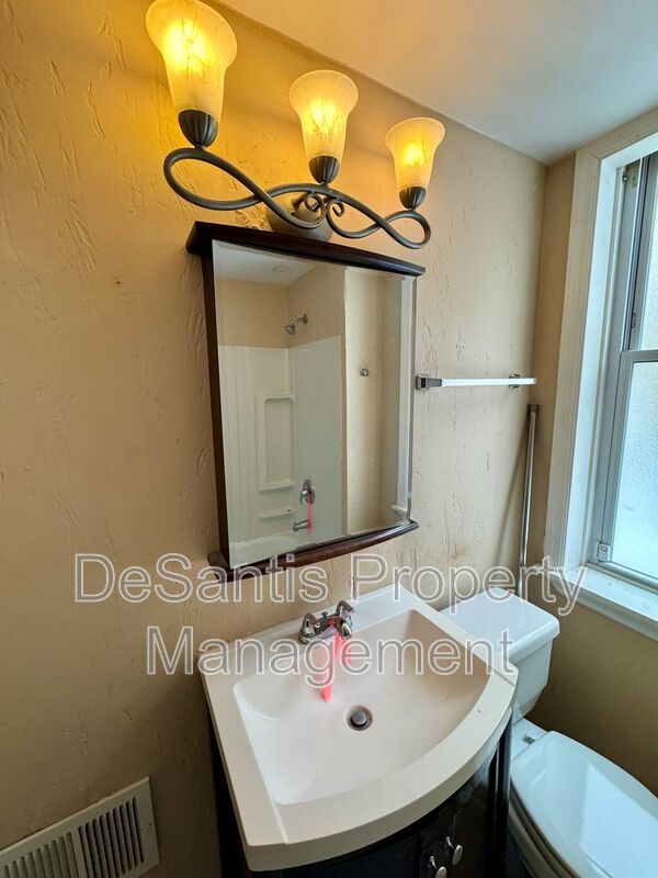 Spacious 2 Bedroom 1 Bathroom In Garfield! property image