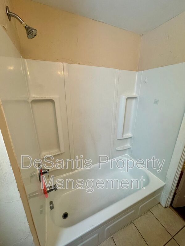 Spacious 2 Bedroom 1 Bathroom In Garfield! property image