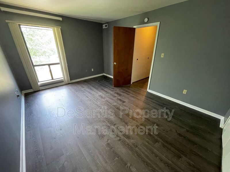 Fresh Updates! 1 Bed 1 Bath - Moon Twp property image