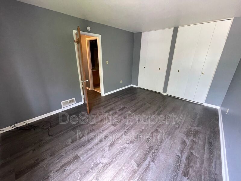 Fresh Updates! 1 Bed 1 Bath - Moon Twp property image