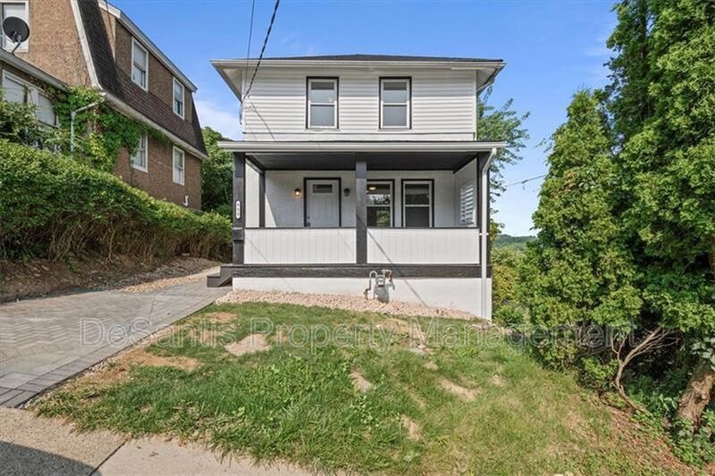 Spacious 4-Bedroom Home with Modern Updates & Private Driveway property image