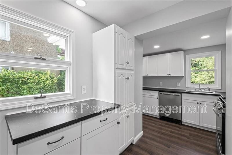 Spacious 4-Bedroom Home with Modern Updates & Private Driveway property image