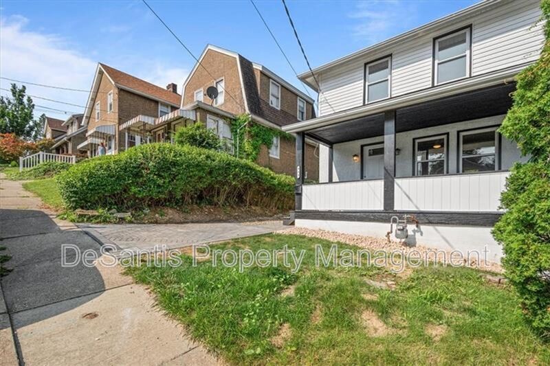 Spacious 4-Bedroom Home with Modern Updates & Private Driveway property image