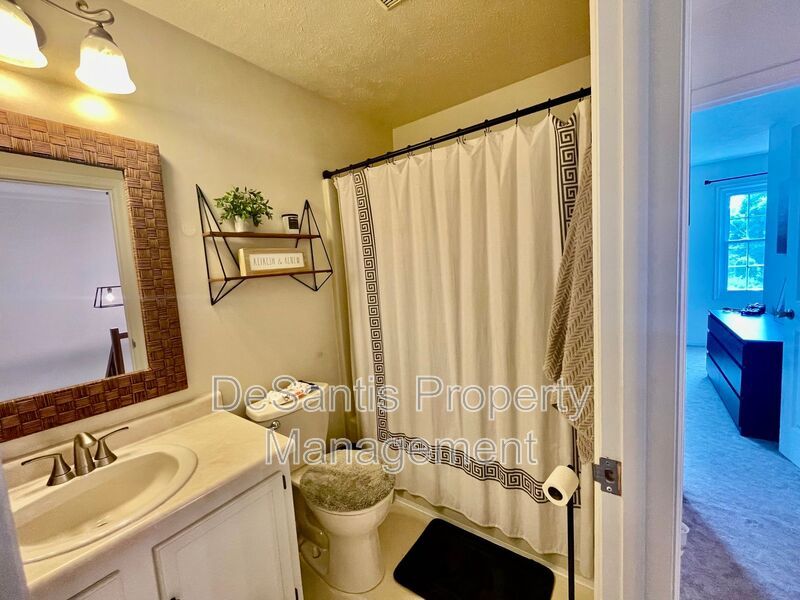 Charming and Spacious 3-Bedroom Home for Rent in Coraopolis property image