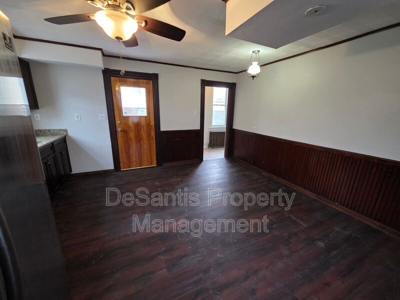 Spacious 3-Bedroom Home with Granite Countertops & Huge Eat-In Kitchen property image