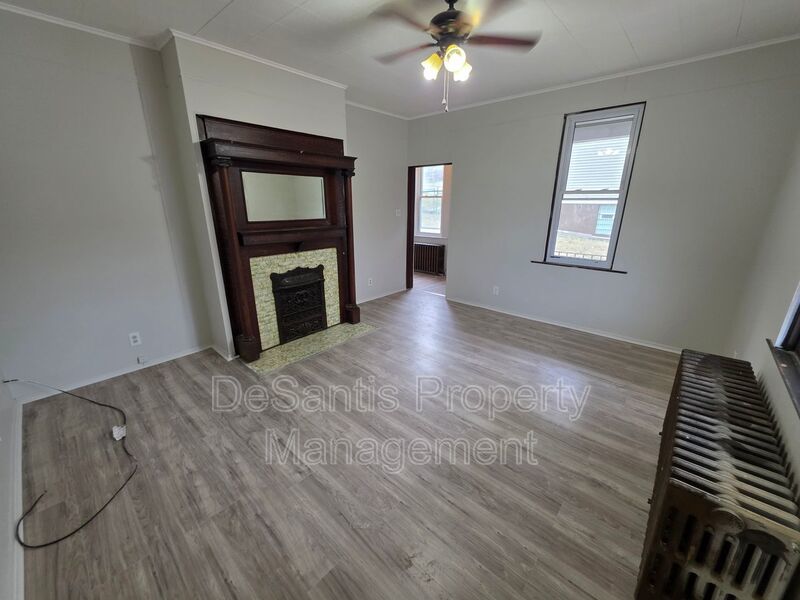 Spacious 3-Bedroom Home with Granite Countertops & Huge Eat-In Kitchen property image