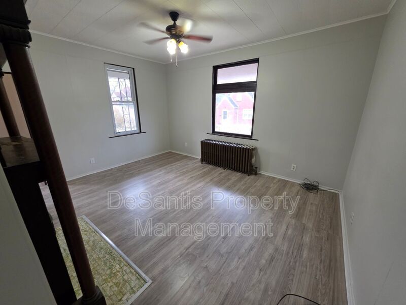 Spacious 3-Bedroom Home with Granite Countertops & Huge Eat-In Kitchen property image