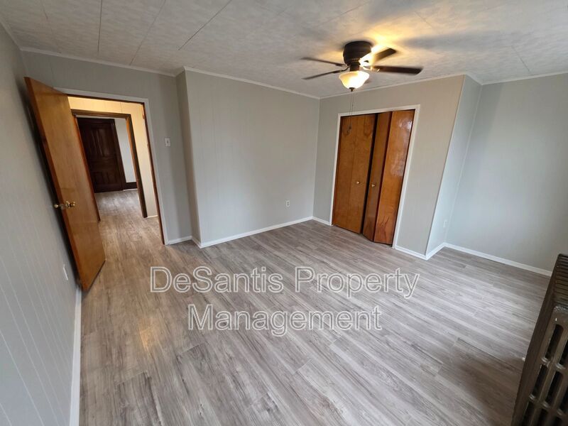 Spacious 3-Bedroom Home with Granite Countertops & Huge Eat-In Kitchen property image