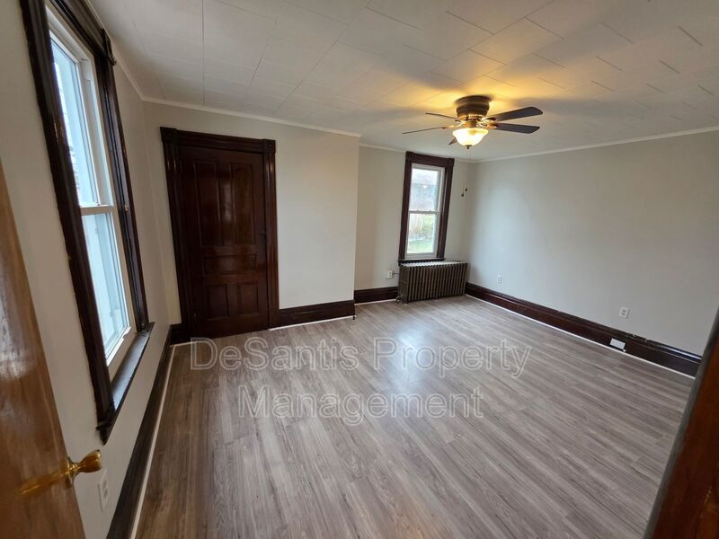 Spacious 3-Bedroom Home with Granite Countertops & Huge Eat-In Kitchen property image