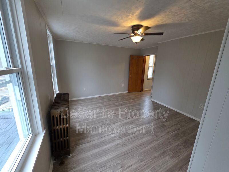 Spacious 3-Bedroom Home with Granite Countertops & Huge Eat-In Kitchen property image