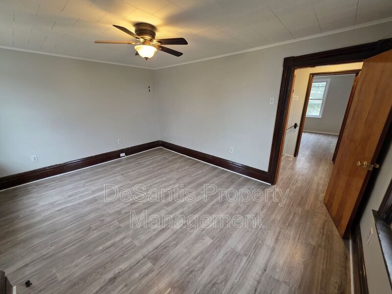 Spacious 3-Bedroom Home with Granite Countertops & Huge Eat-In Kitchen property image