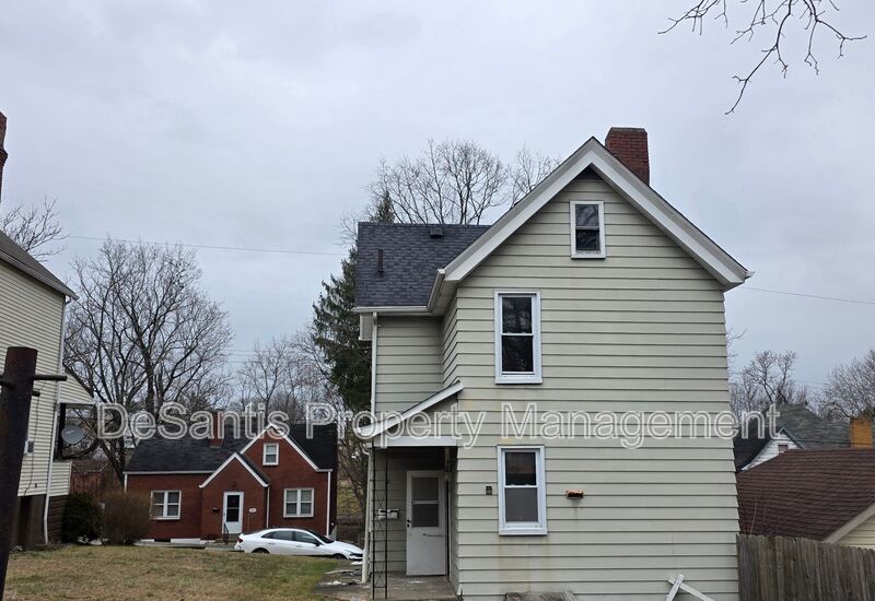 Spacious 3-Bedroom Home with Granite Countertops & Huge Eat-In Kitchen property image